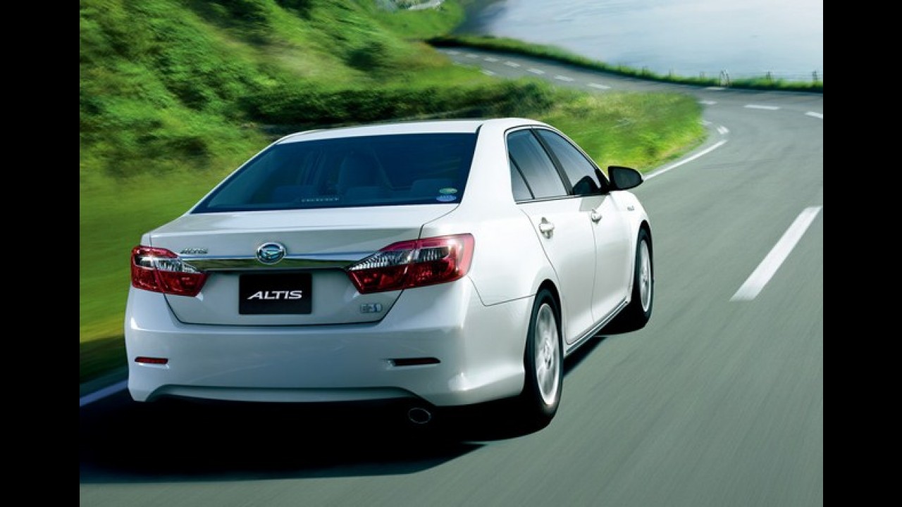 Daithatsu lança Altis Hybrid no Japão