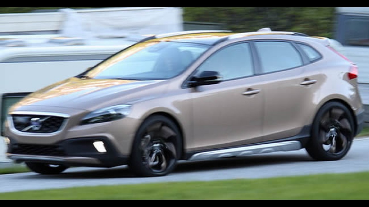 De novo: Flagra mostra Novo Volvo XC40 sem disfarces