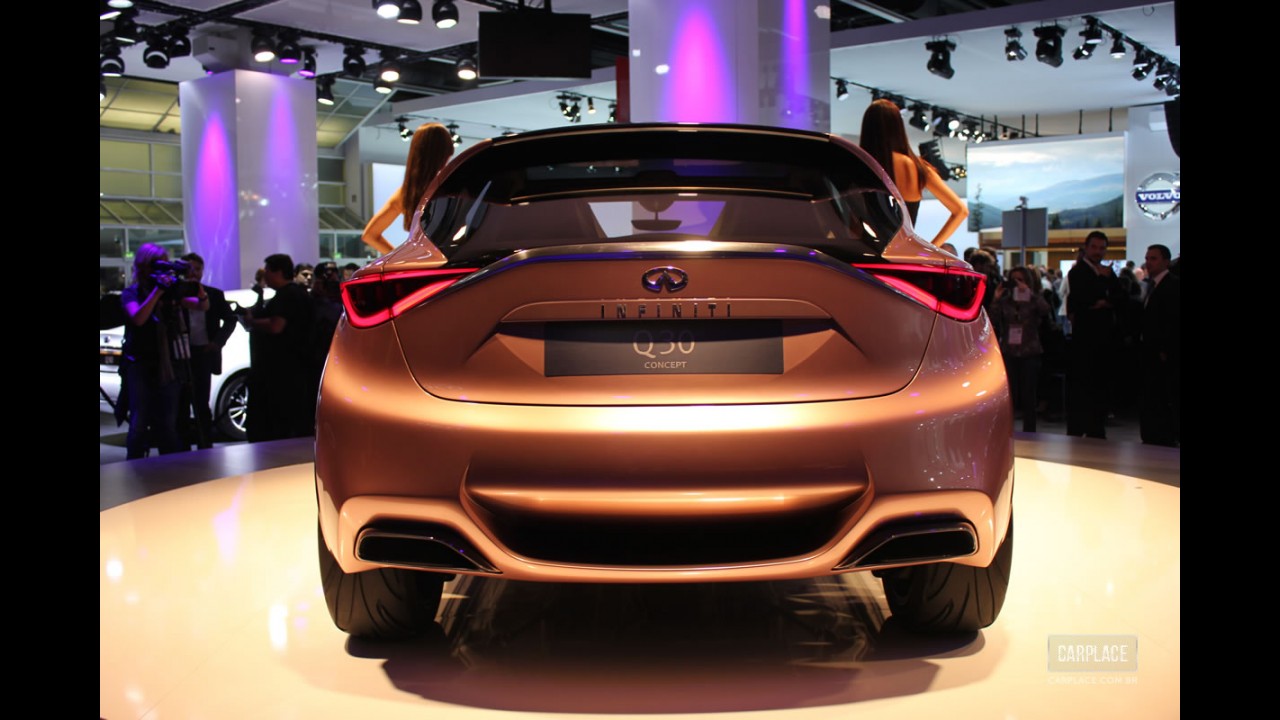 Salão de Frankfurt: Infiniti Q30 Concept antecipa linhas do futuro hatch médio