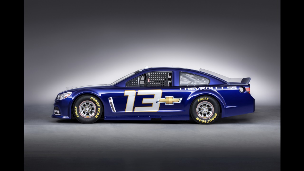Chevrolet SS preparado para correr em Nascar antecipa novo sedã esportivo da marca