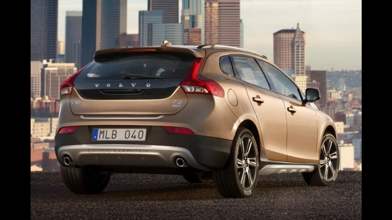 Volvo V40 Cross Country aparece em primeiras imagens oficiais antes de Paris