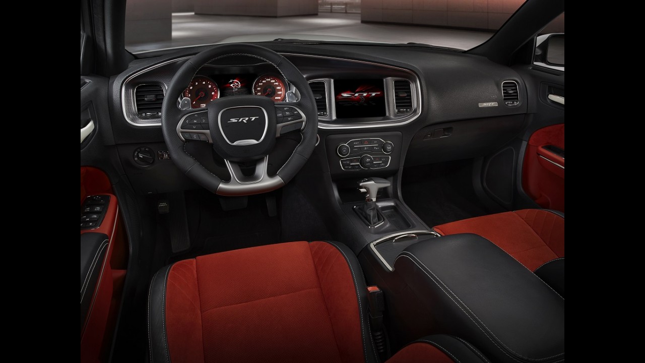Dodge Charger SRT Hellcat de 717 cv é o sedã mais rápido e poderoso do mundo