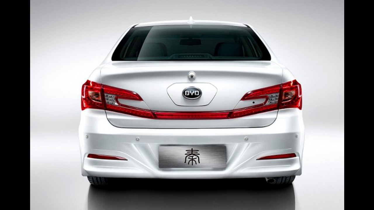 BYD lança novo Qin - sedã híbrido de 299 cv acelera de 0 a 100 km/h em 5,9 s