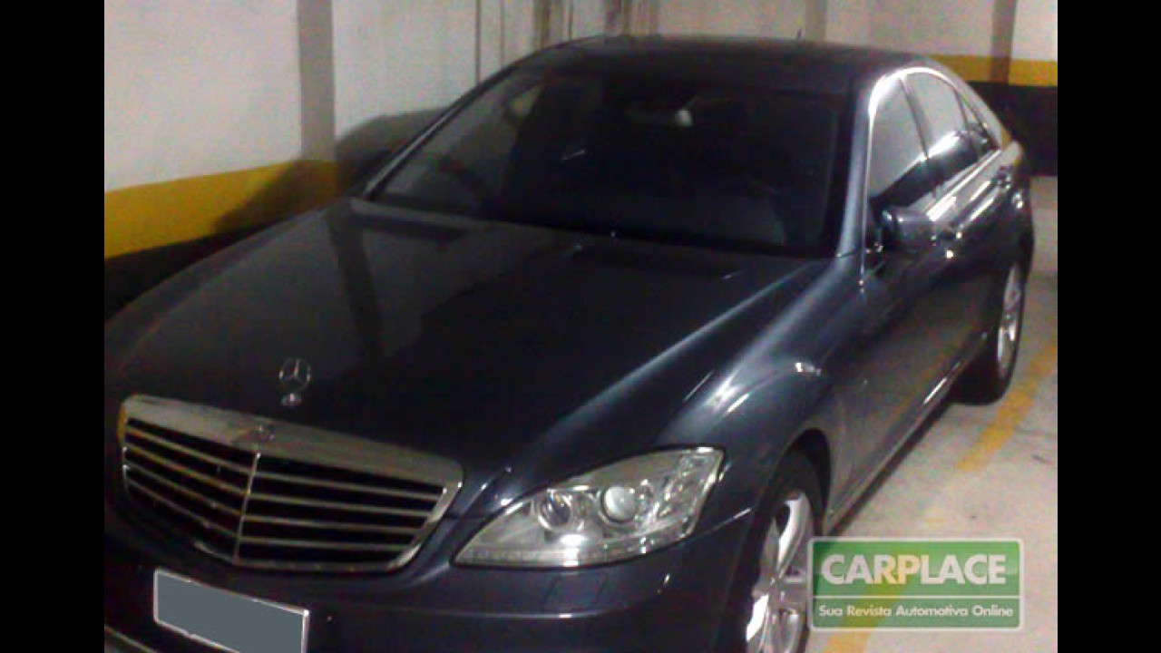 Leitor encontra um Mercedes S400 BlueHYBRID em garagem de prédio em SP