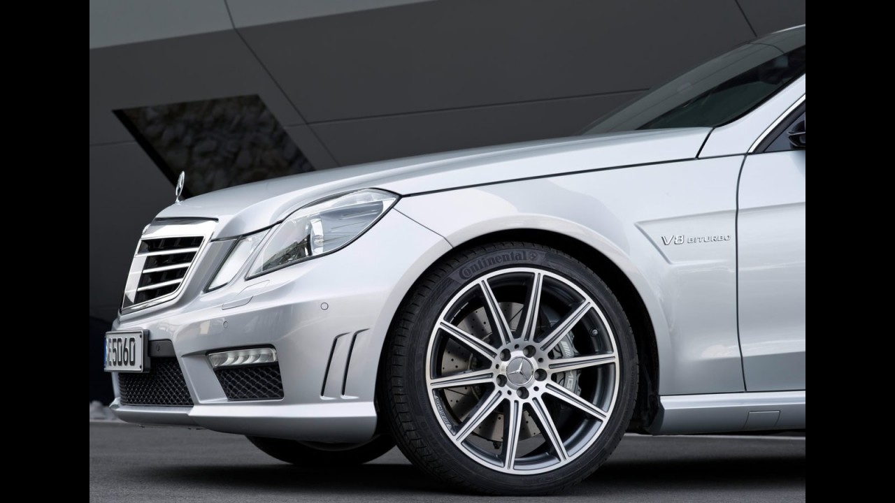 Mercedes Benz Classe E63 AMG 2012 ganha novo motor 5.5 V8 biturbo de 525 cv