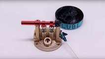 DIY Garage'ın Minyatür V2 Motor Montaj Videosundan Görüntüler
