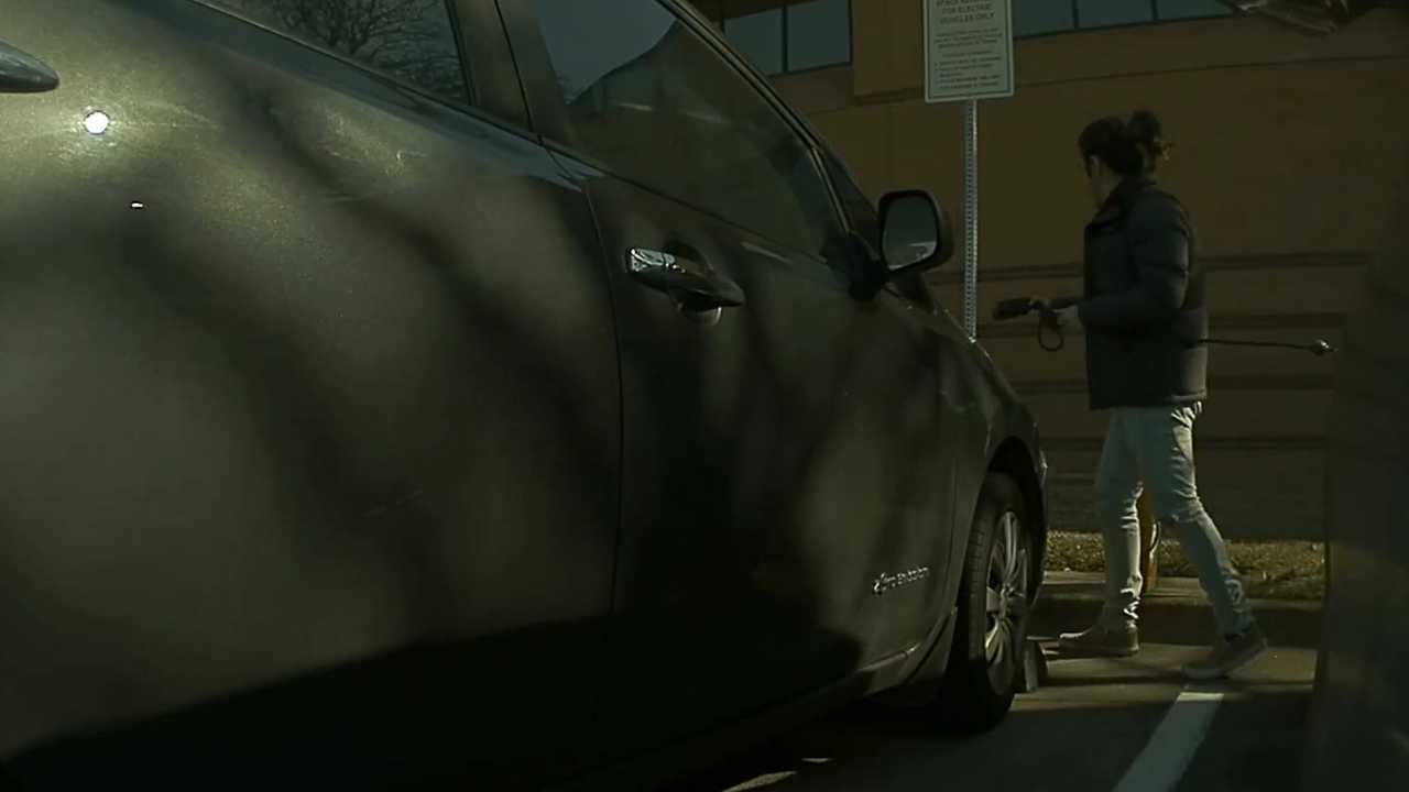 Tesla Gets Unplugged By Nissan Leaf Driver In Dallas, TX