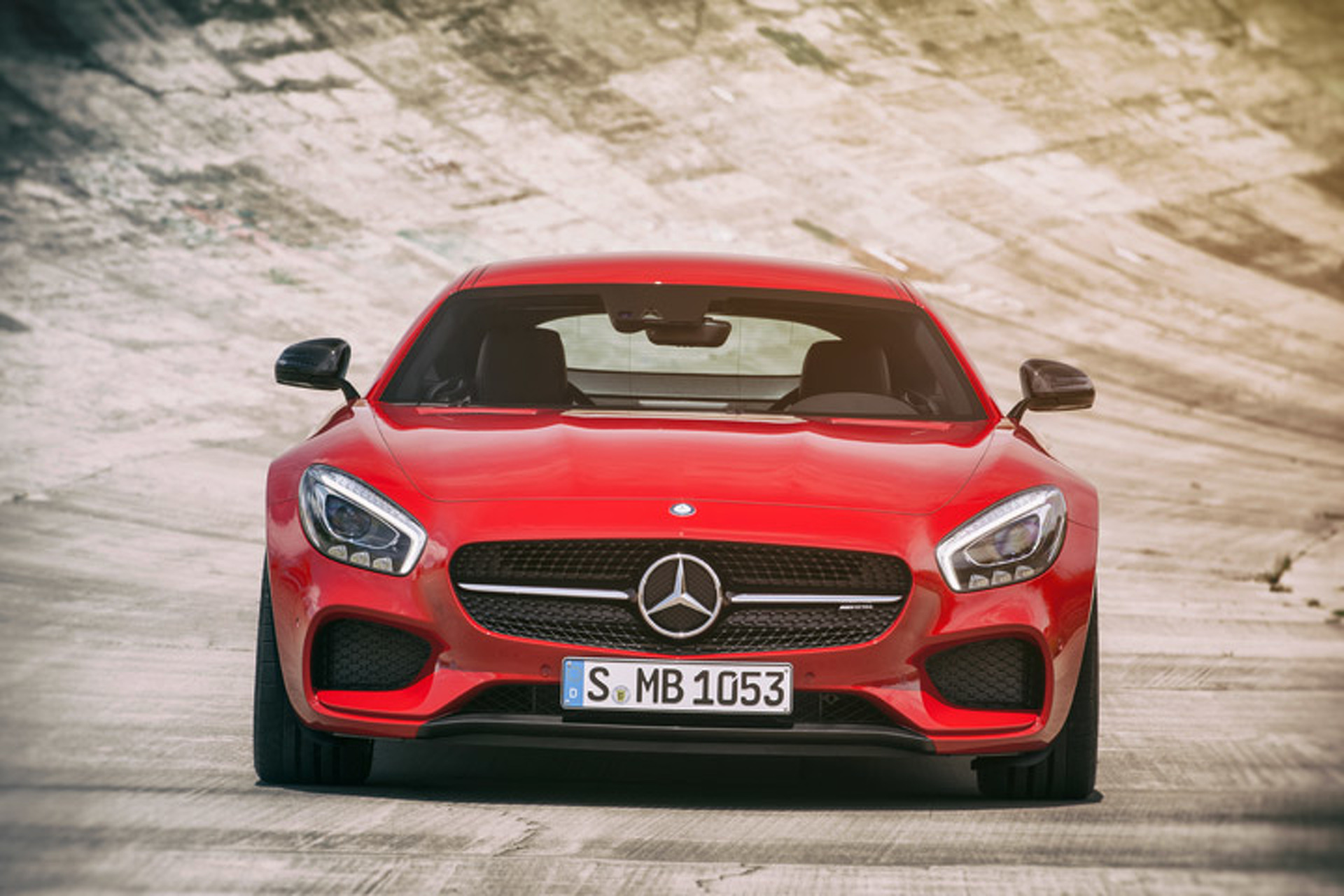 2016 Mercedes-AMG GT Has Porsche and Jaguar Dead in its Sights