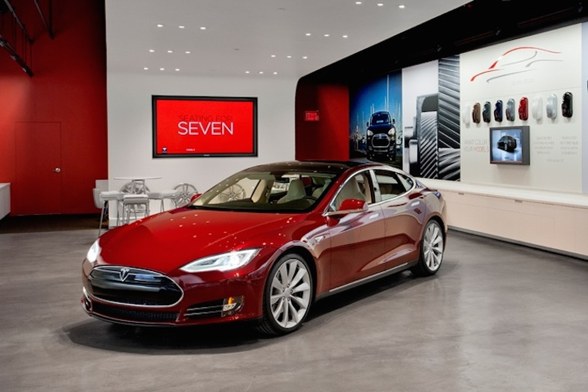 GM Backs Michigan Governor in Anti-Tesla Bill Signing