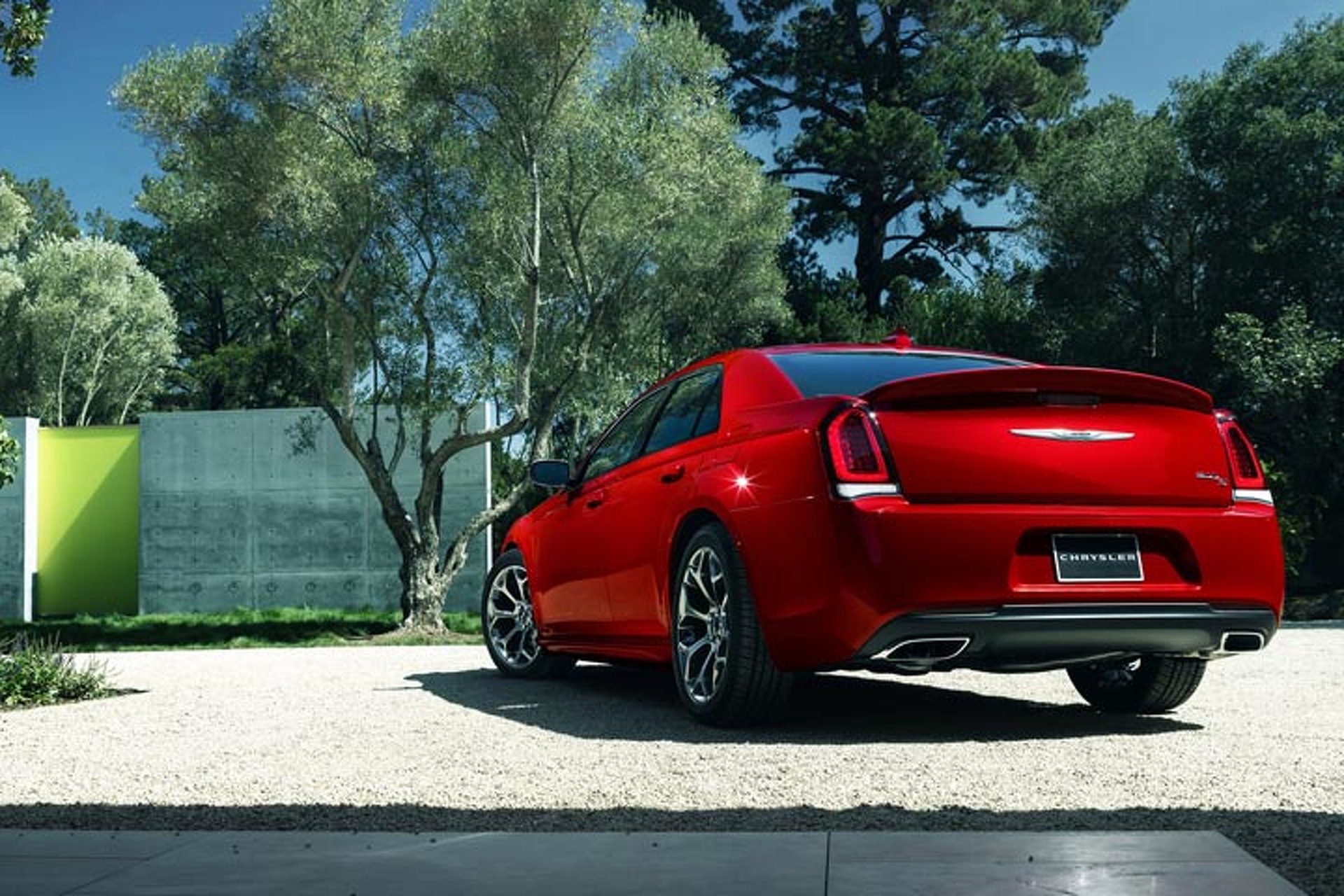 2015 Chrysler 300 Gets a Bold Styling Punch
