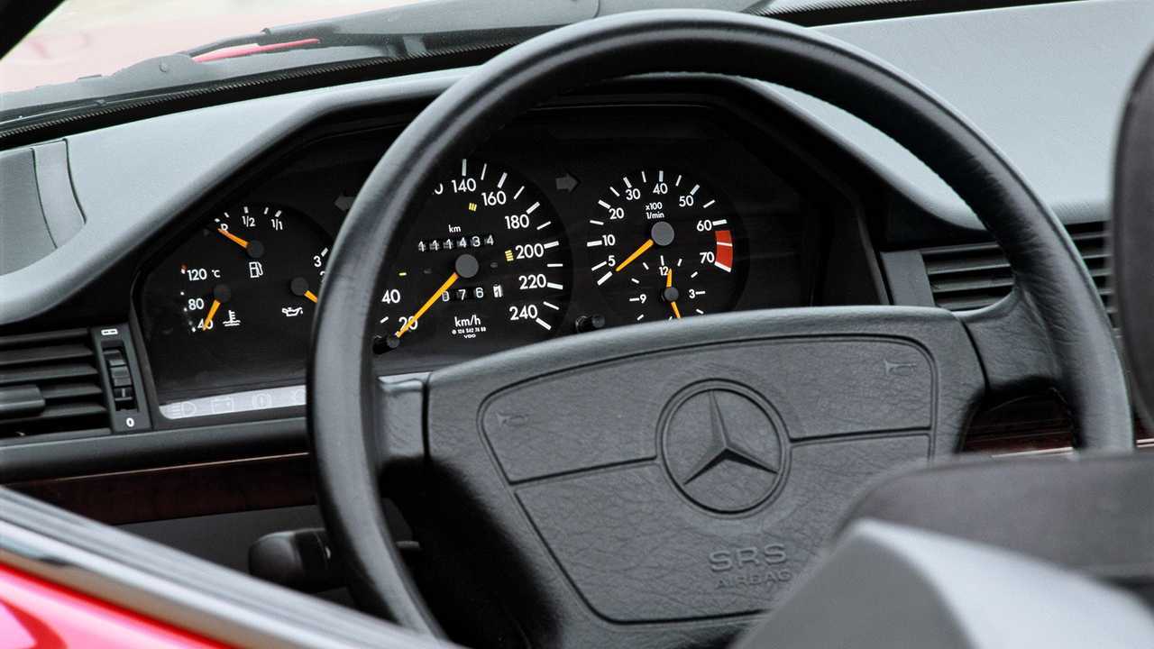 Mercedes-Benz Cabriolets der Baureihe 124 haben 1991 Premiere