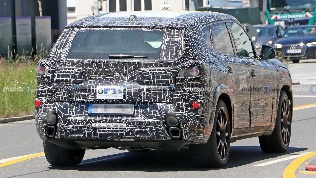 BMW X8 Egzoz Sistemi