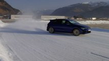 Volkswagen Golf 8 R, di traverso sulla neve