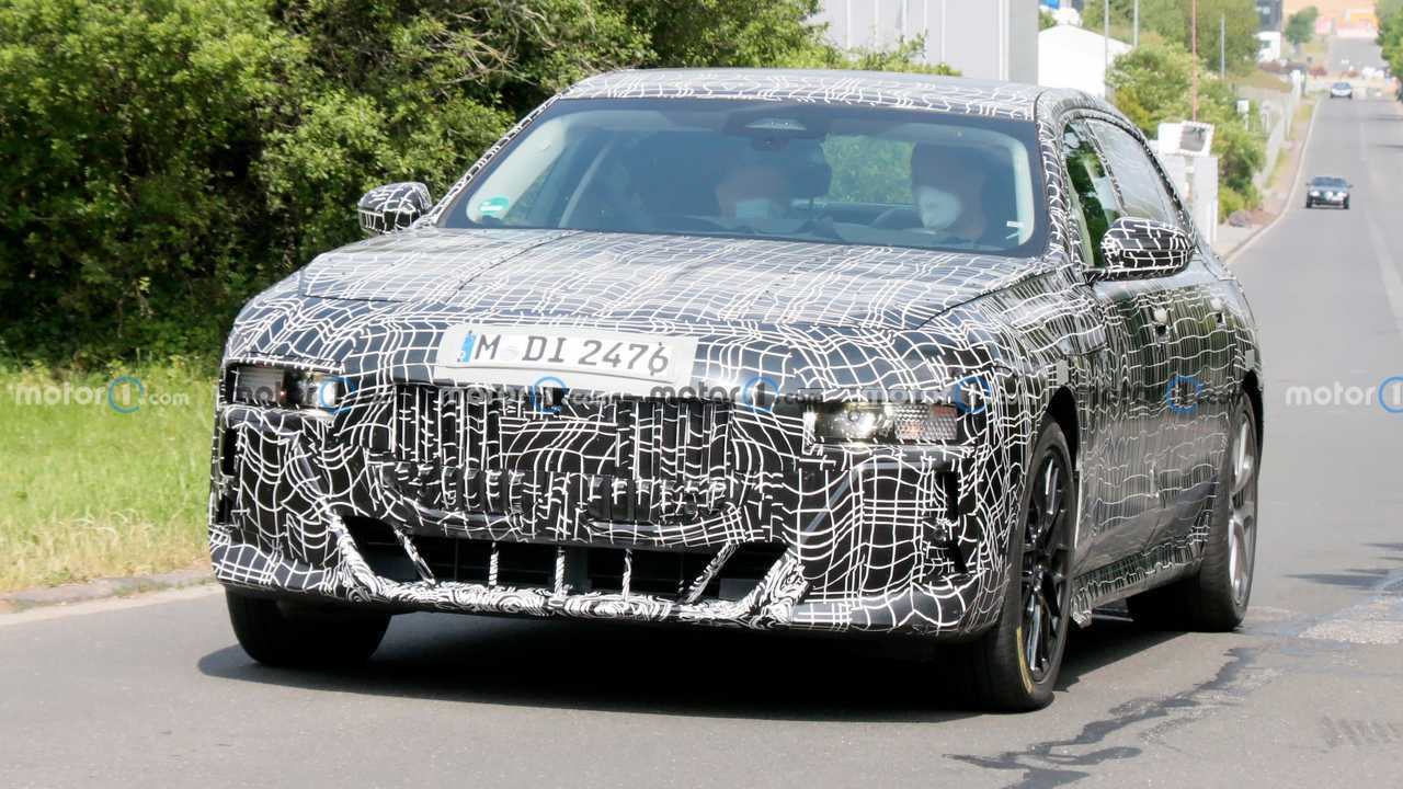 Nuova BMW Serie 7, le prime foto spia degli interni