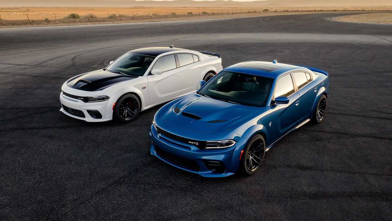 2020 Dodge Charger SRT Hellcat Widebody и 2020 Dodge Charger Scat Pack Widebody