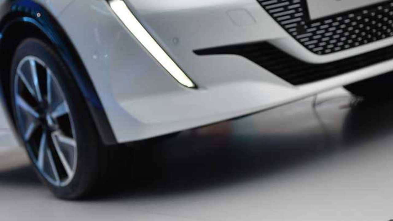 Peugeot e-208