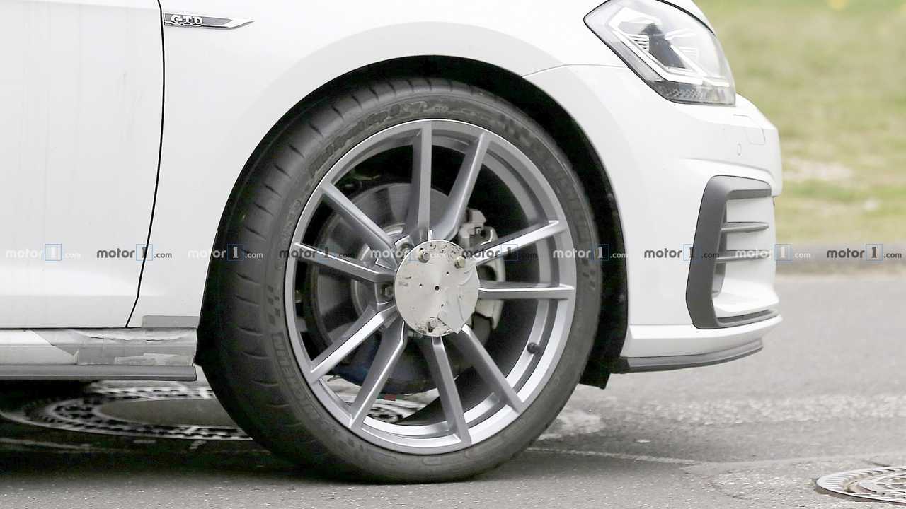 VW Golf GTD test mule