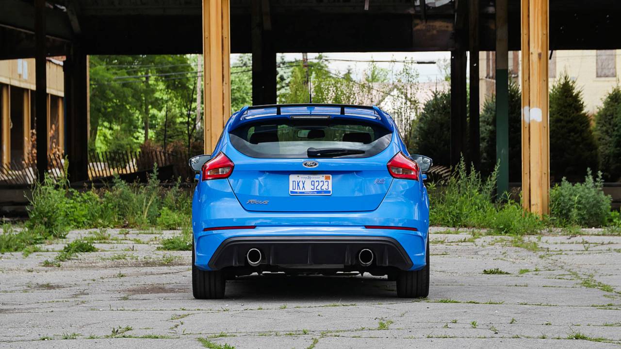 2016 Ford Focus RS vs. 2018 Honda Civic Type R