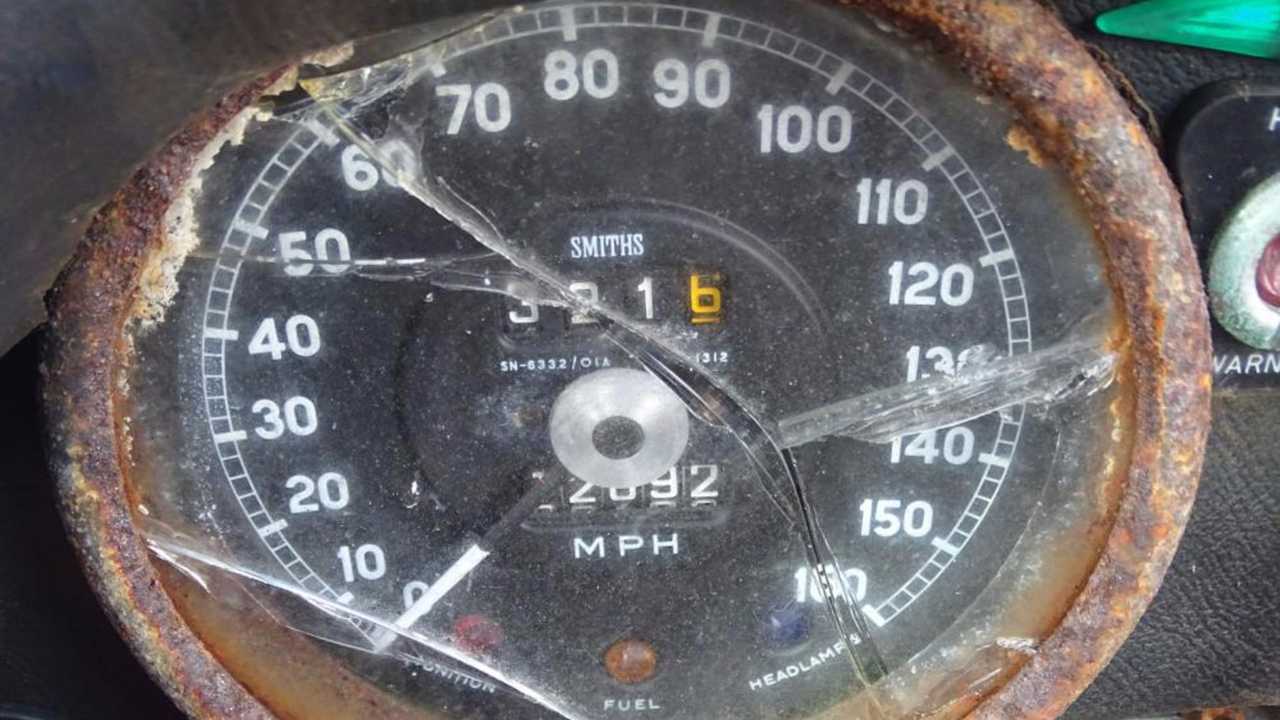 Jaguar XKE écrasé