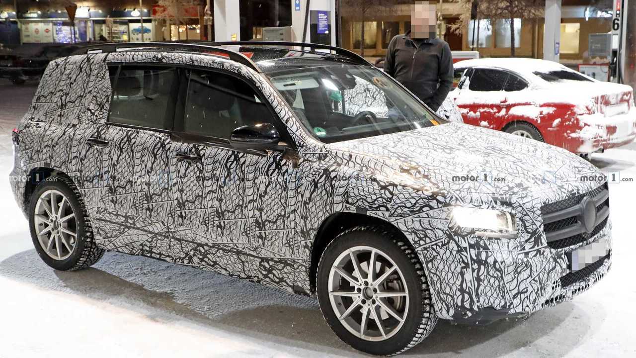 2020 Mercedes GLB шпионское фото