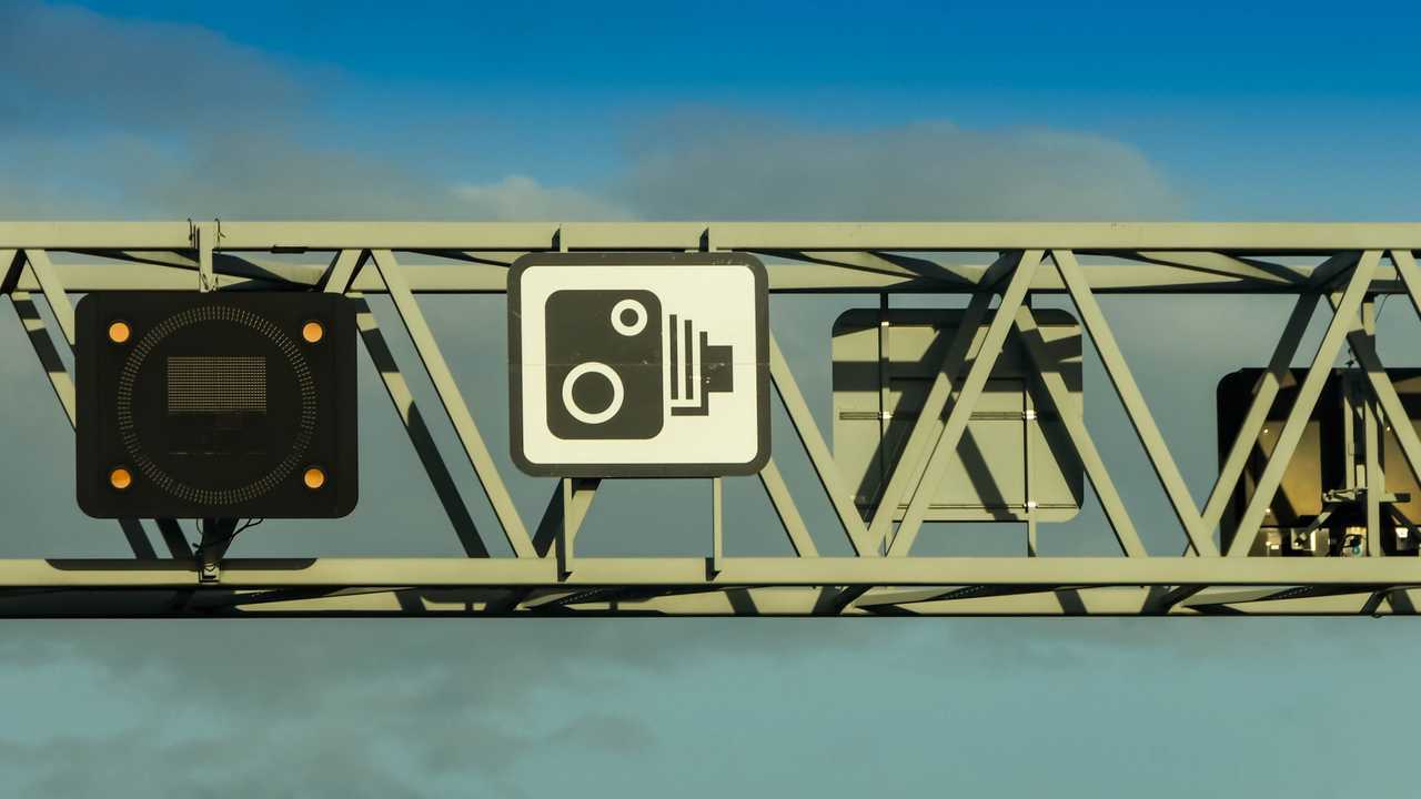 Gantry above M4 motorway near Bristol