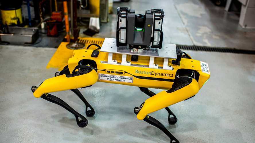 Ford sperimenta l’utilizzo di robot a quattro zampe negli stabilimenti