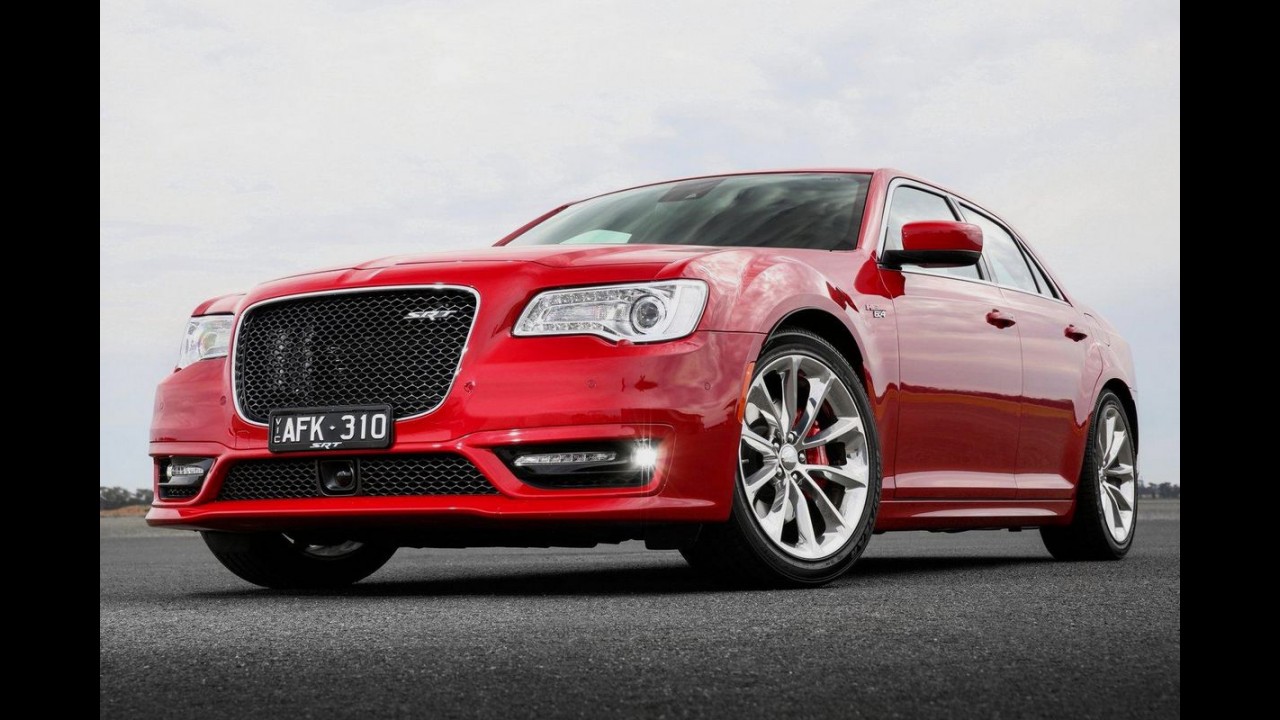 Longe daqui, o nervoso Chrysler 300 SRT de 475 cv ganha retoque visual - fotos
