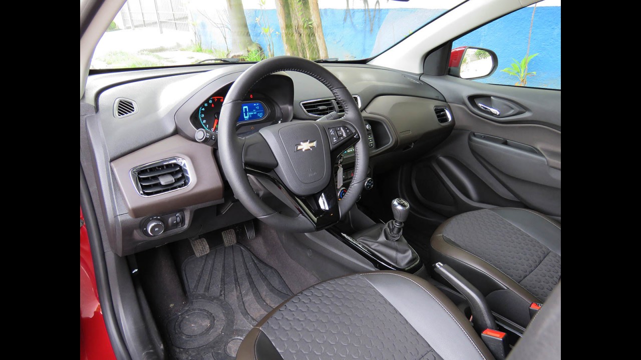 Teste CARPLACE: Novo Prisma LTZ 1.4 desafia a teoria do cobertor curto