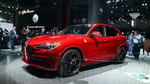 Alfa Romeo Stelvio: LA 2016