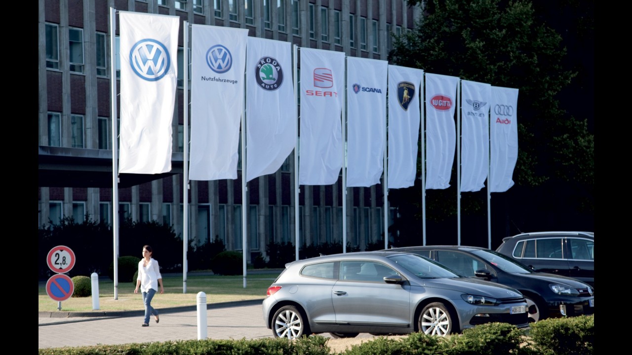 Robô mata funcionário dentro de fábrica da Volkswagen