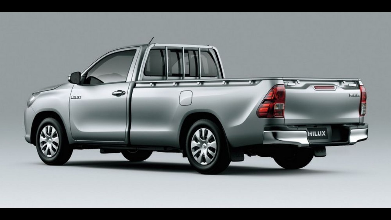 Nova Hilux emplaca 8.100 unidades e já é líder de vendas na Tailândia