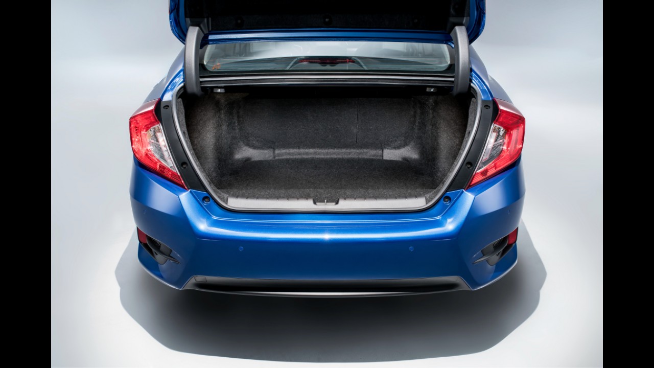Novo Civic Sedan estreia na Europa com motor 1.5 turbo de 182 cv e opção de câmbio manual