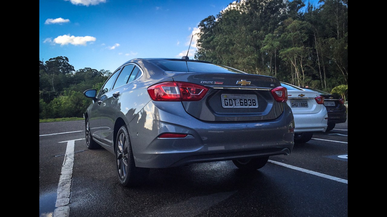Teste CARPLACE: Novo Cruze vai pra cima do Corolla e até do A3 Sedan