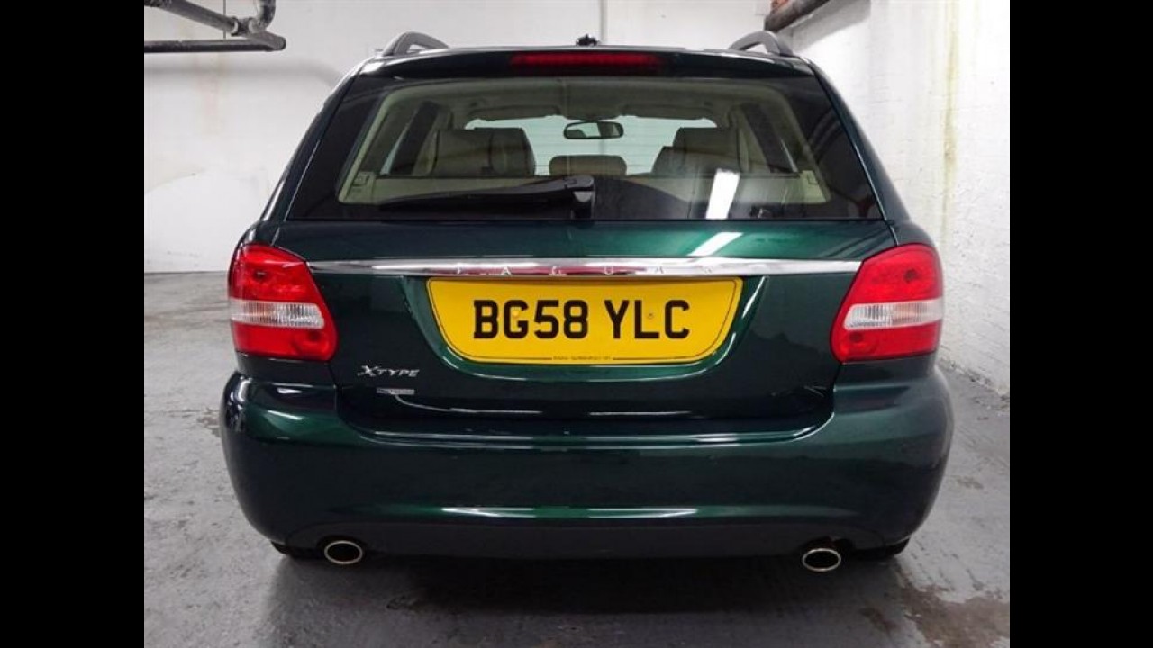 Jaguar X-Type com motor V6 de 231 cv da rainha Elizabeth foi vendido por US$ 20 mil