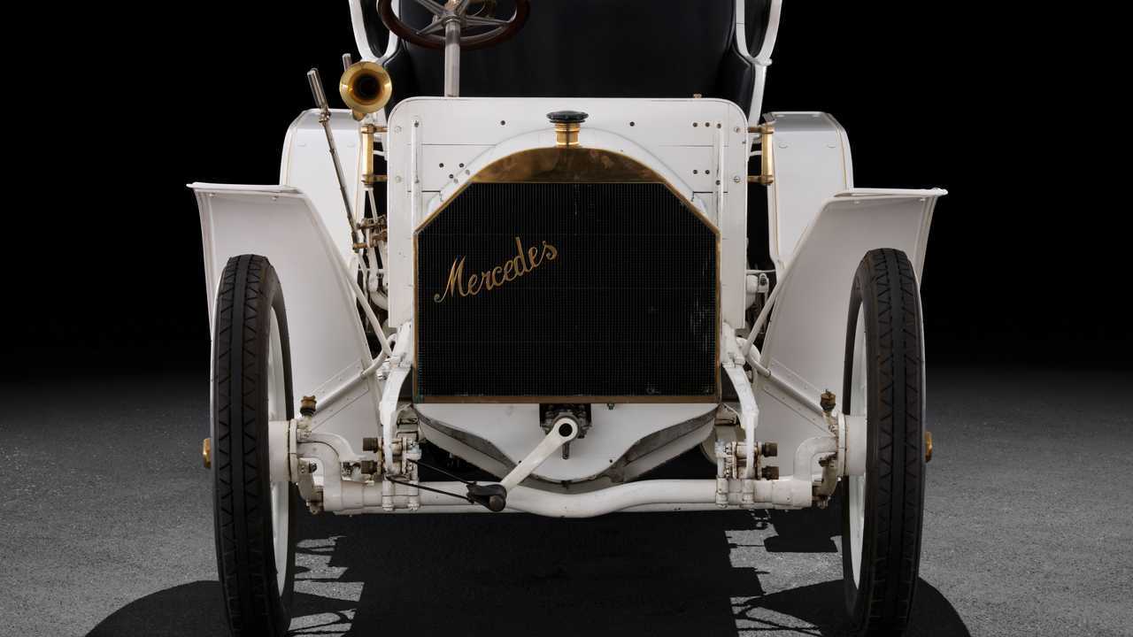 Mercedes, il radiatore a nido d'ape compie 120 anni