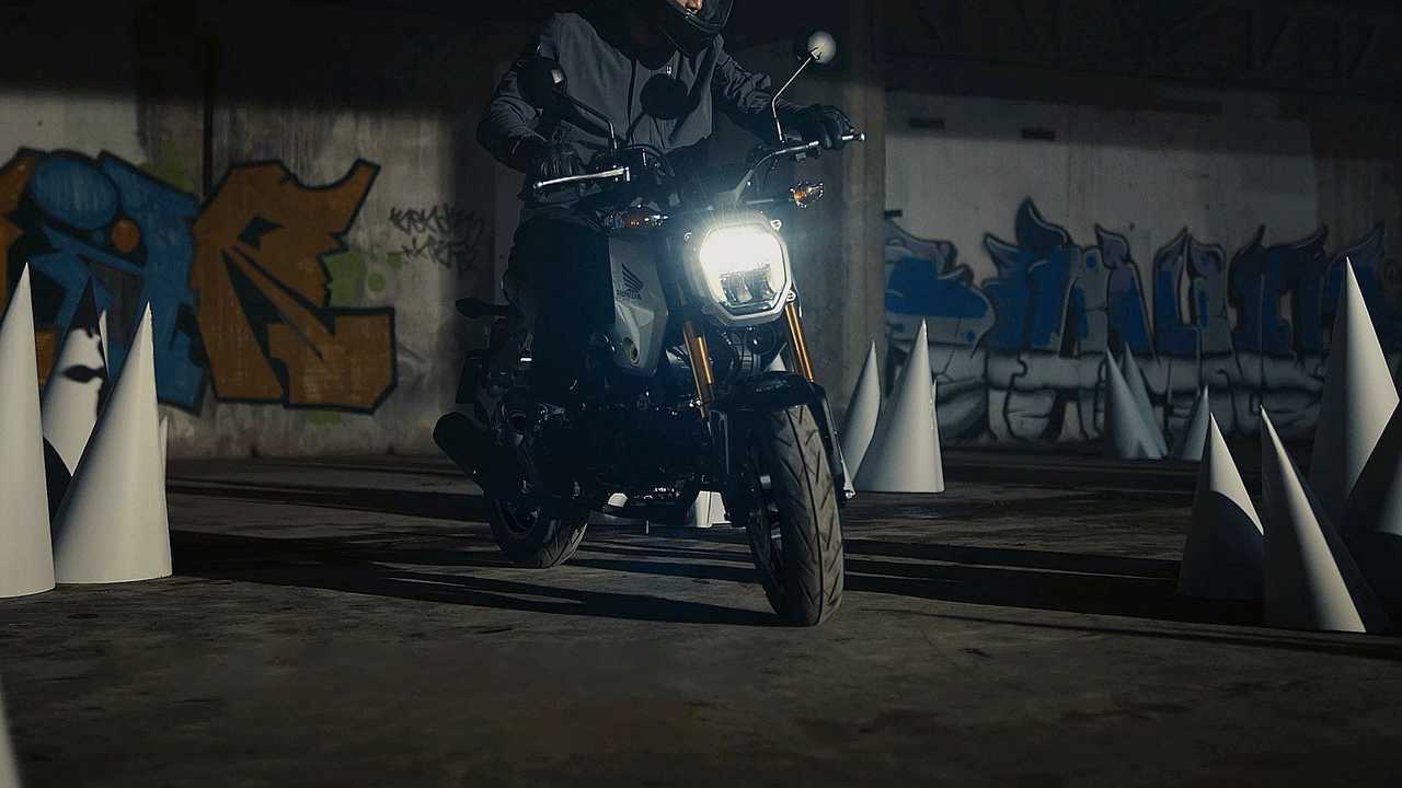 2021 Honda Grom, Action