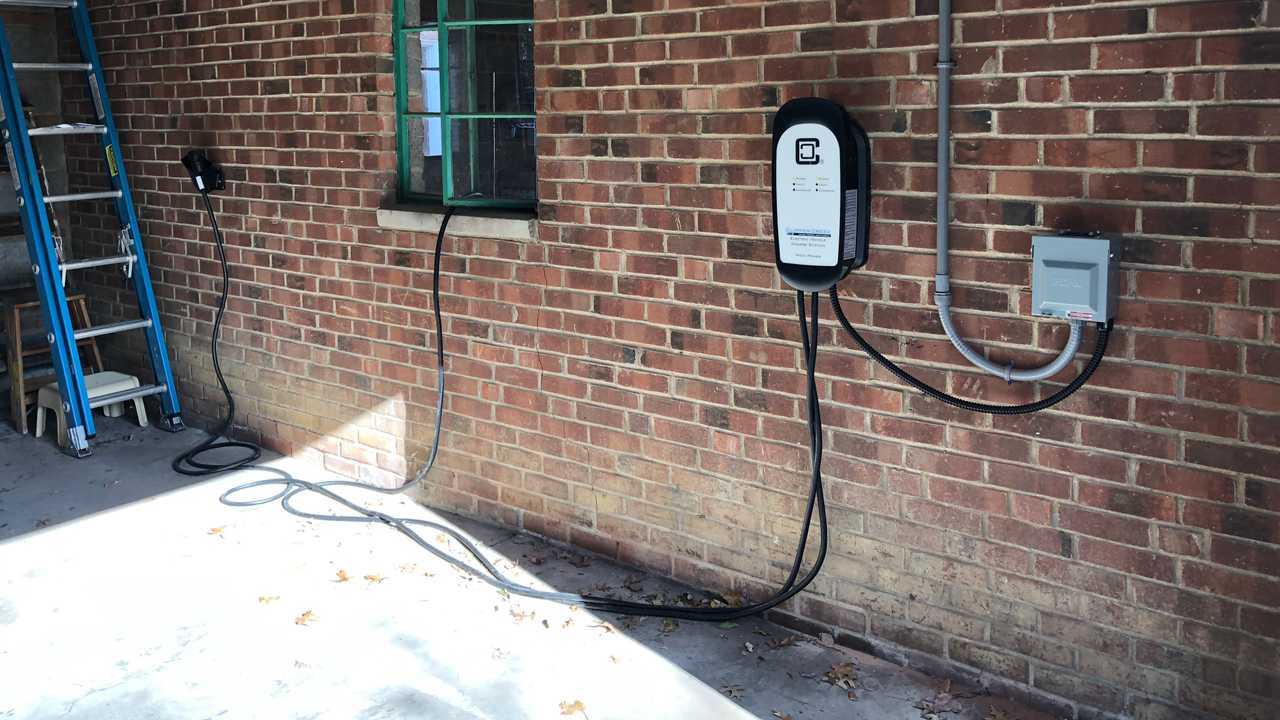 Clipper Creek HCS-D40 Dual Charging Station