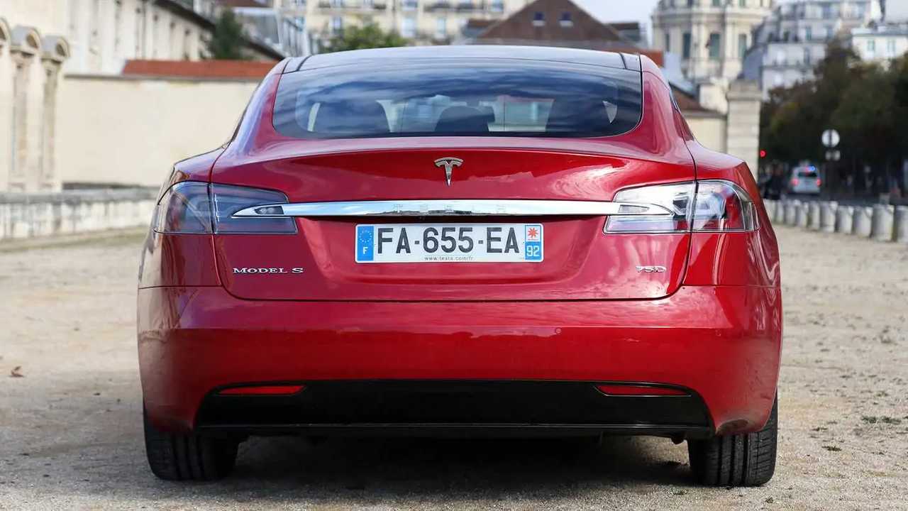 Porsche Taycan против Tesla Model S