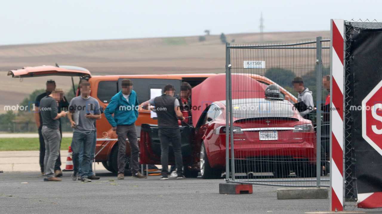 Tesla Model S Foto spia di Nurburgring