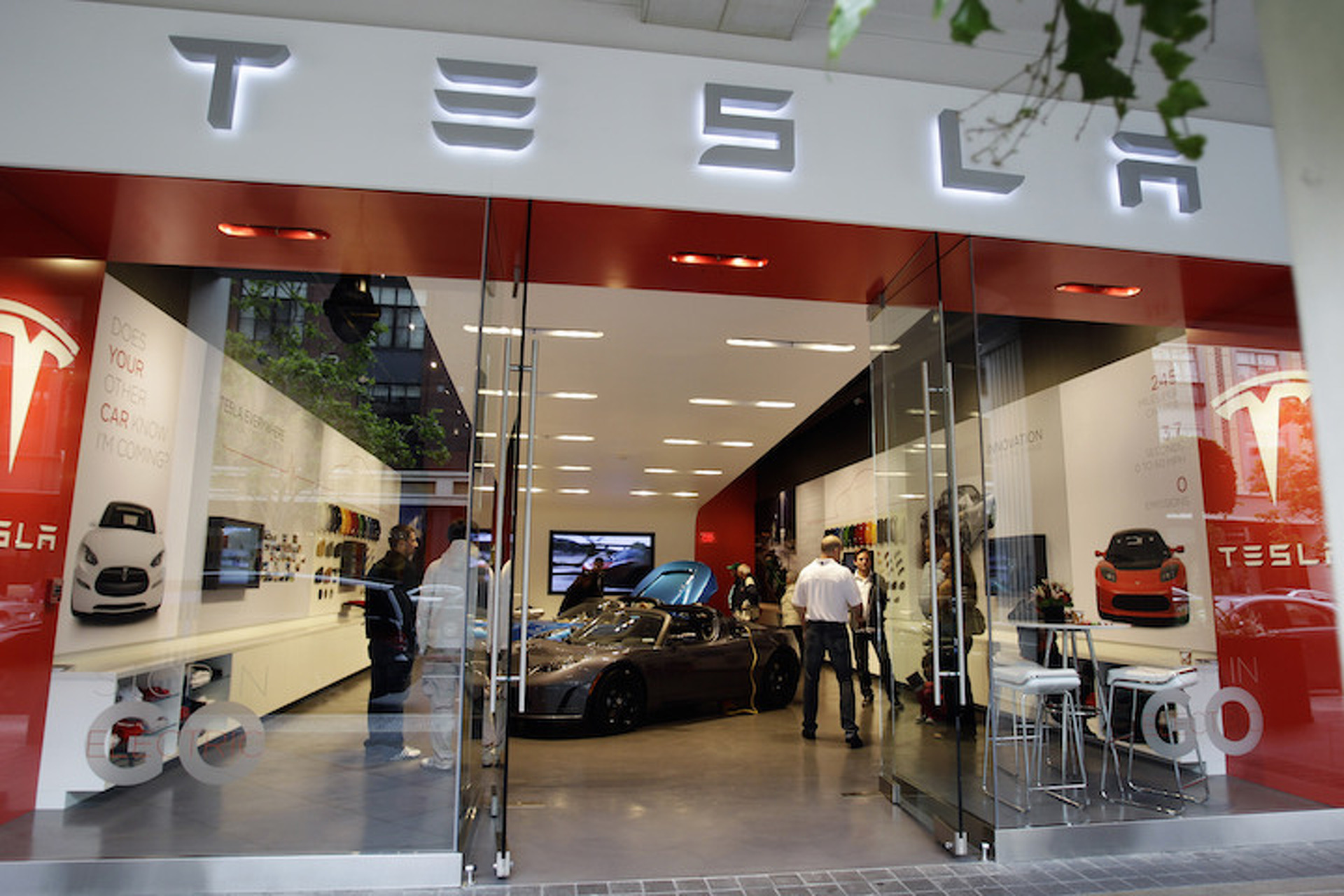 Missouri Looking to Ban Tesla Direct Sales, But Tesla Fights Back