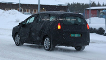 Peugeot 3008 7-seater MPV spy photos