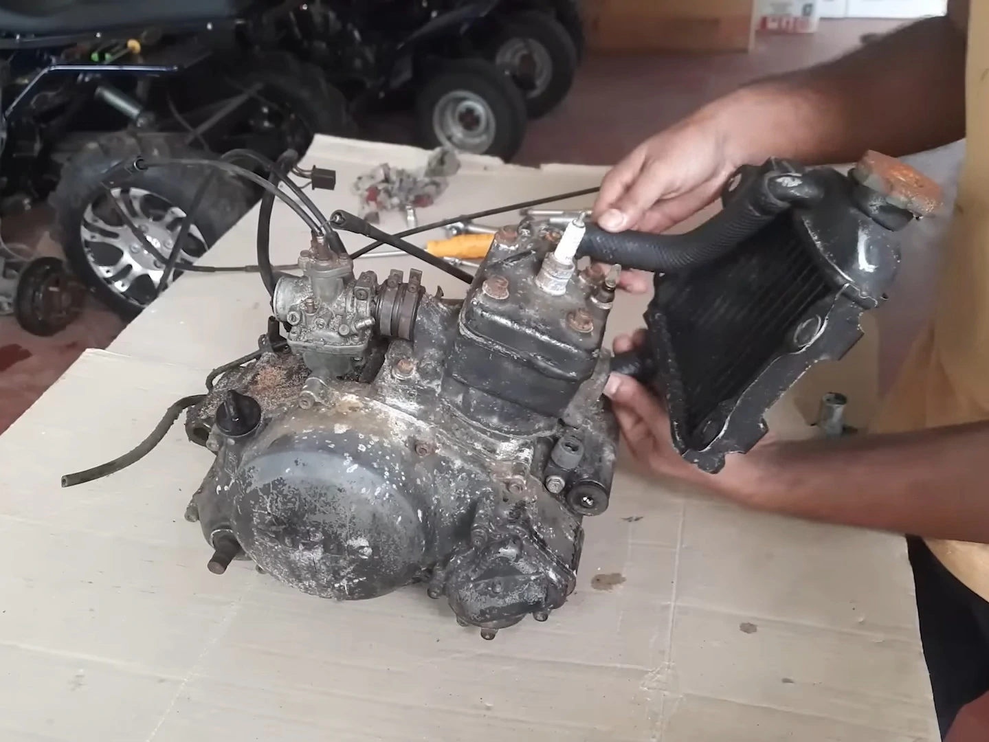 RG50Eエンジン Watching This Suzuki RG50 Gamma Engine Restoration Is So Satisfying
