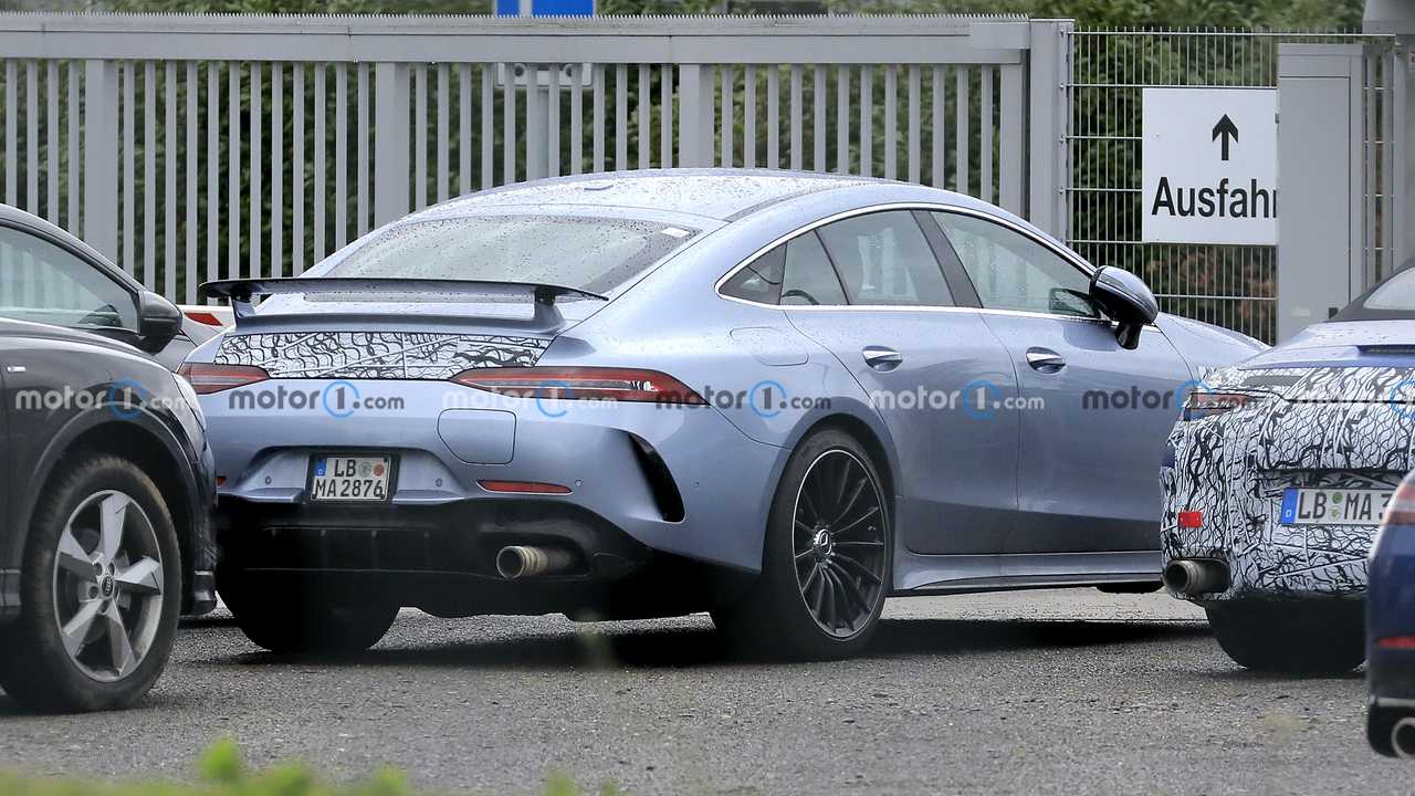 Foto spia del restyling di Mercedes-AMG GT a 4 porte