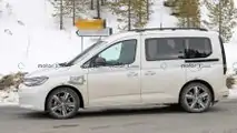 Volkswagen Caddy eHybrid 2023, le foto-spia