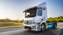 Mercedes-Benz eActros 300 tractor