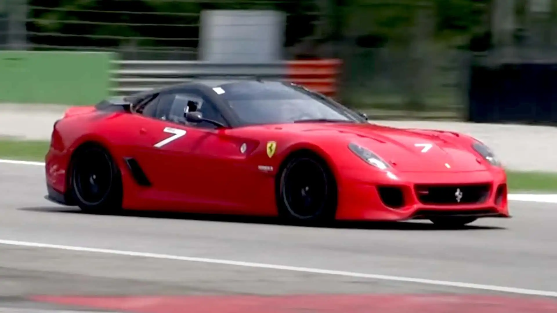 Ferrari 599XX, kaputu altında adeta bir orkestra taşıyor