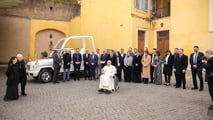 Mercedes G 580 EQ als Papamobil