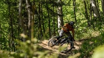 Cycles Devinci Dazzles With The 2023 E-Troy Electric Mountain Bike
