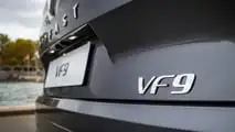 Vinfast VF9 (2024): Modellschriftzug an der Heckklappe
