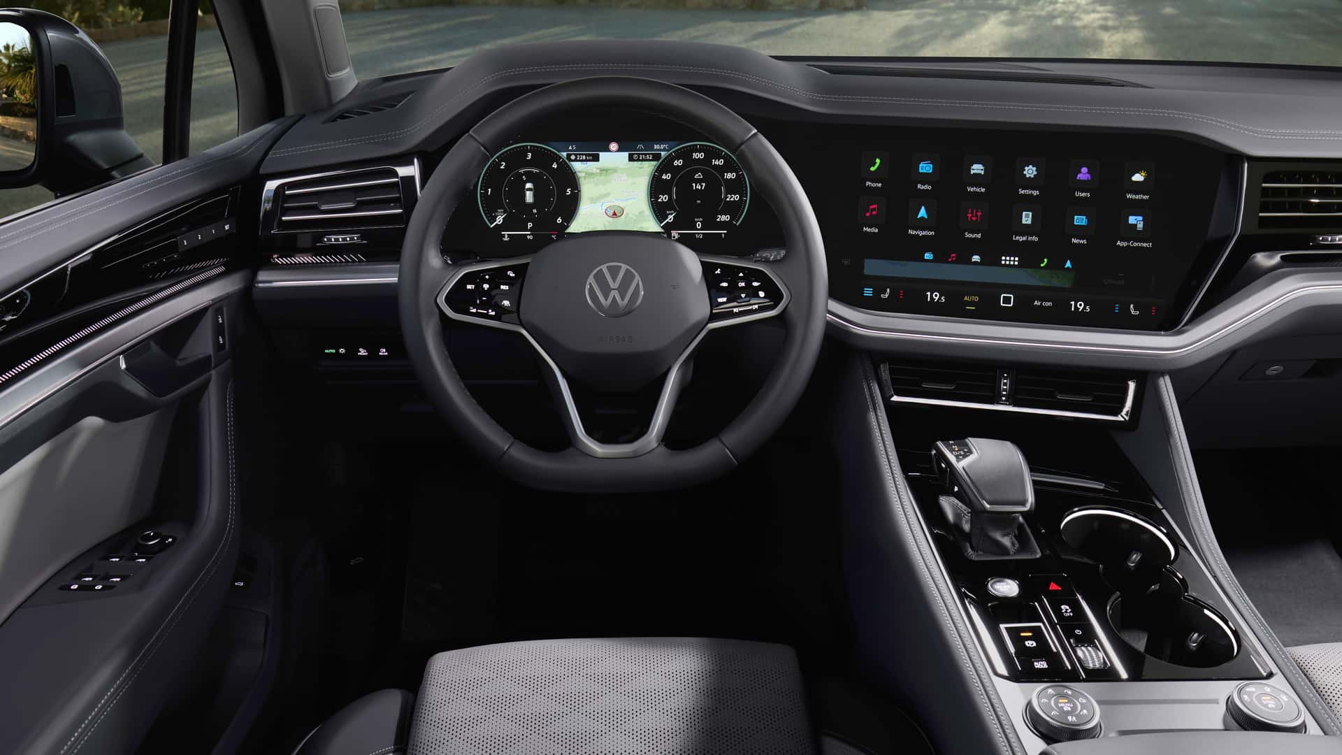 https://cdn.motor1.com/images/mgl/G3BbAx/s1/volkswagen-touareg-elegance-2023.jpg